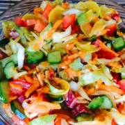 Пикантный салат из свежих овощей «Летнее сокровище»