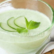 Холодный суп с огурцами и зеленью