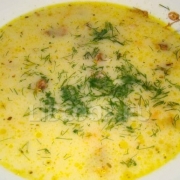 Сырный суп с копчёными колбасками